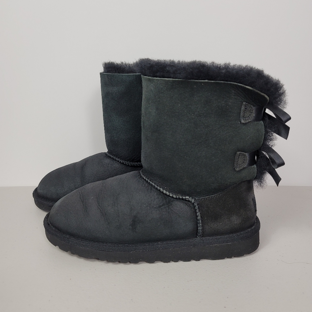 UGG Australia  BAILEY BOW SHORT BOOTS SUEDE US 5 - Picture 2 of 9
